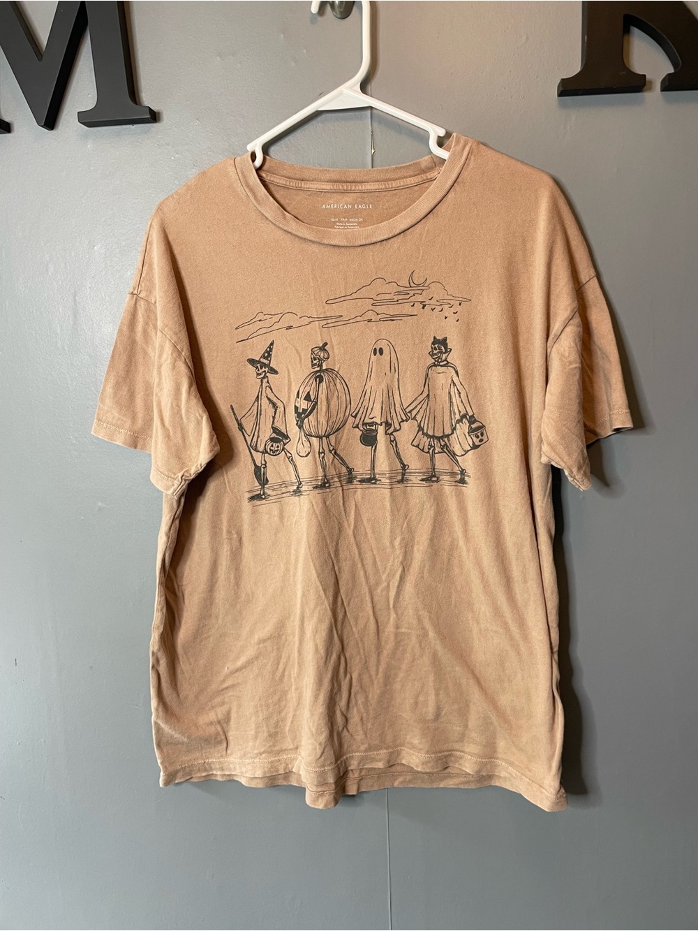 American Eagle Outfitters women's oversized Tan Graphic Halloween T-Shirt XS/S